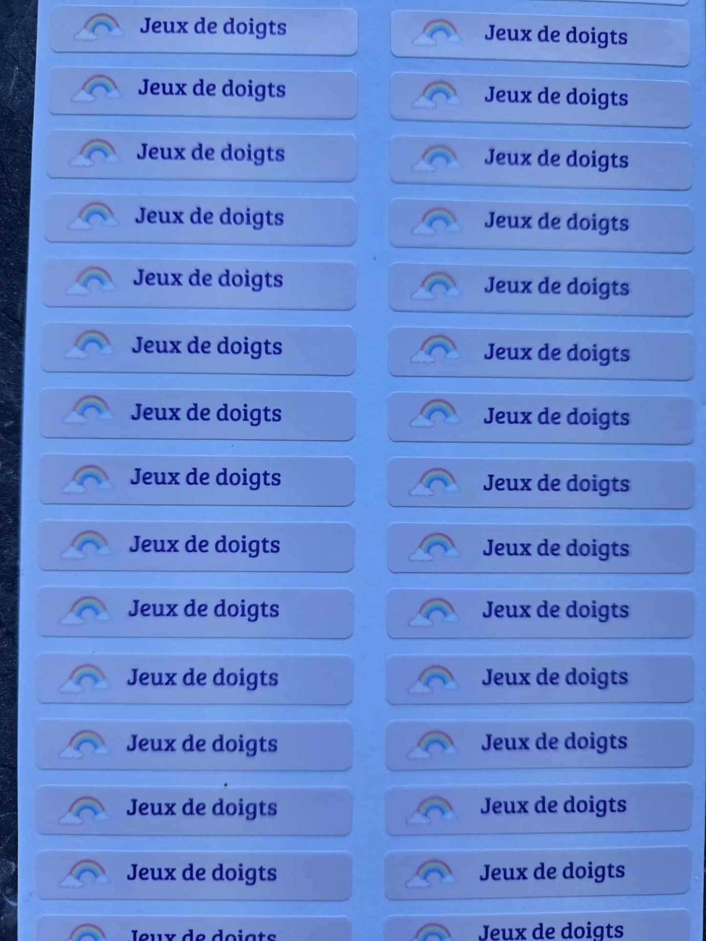 STICKERS RECTANGULAIRES: JEUX DE DOIGTS ( planche de 30  sickers)